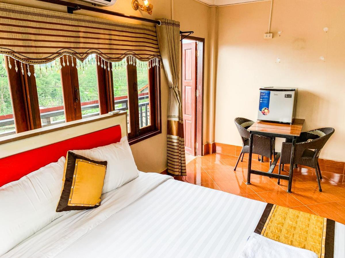 Bountang Mountain View Riverside Hotel Vangviang Kültér fotó